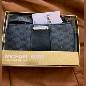 MICHAEL KORS
ADJUSTABLE BELT BAG L